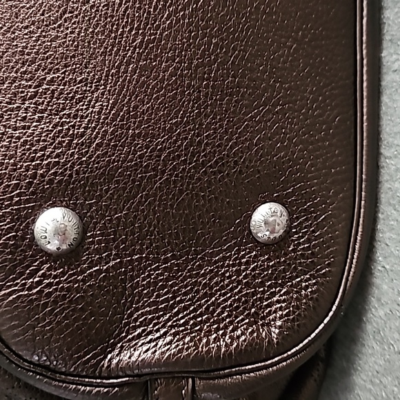 Louis Vuitton Logo Mahina XL Hobo - Picture 9 of 15